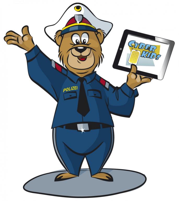 Bär mit Polizeiuniform, der uns ein Tablet zeigt mit der Aufschrift Cyber Kids