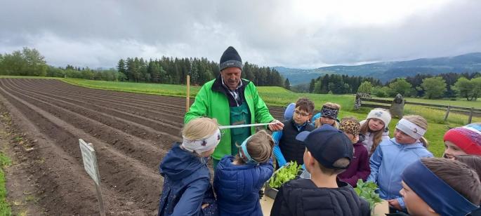 Erklärung des Gärtners an die Kinder